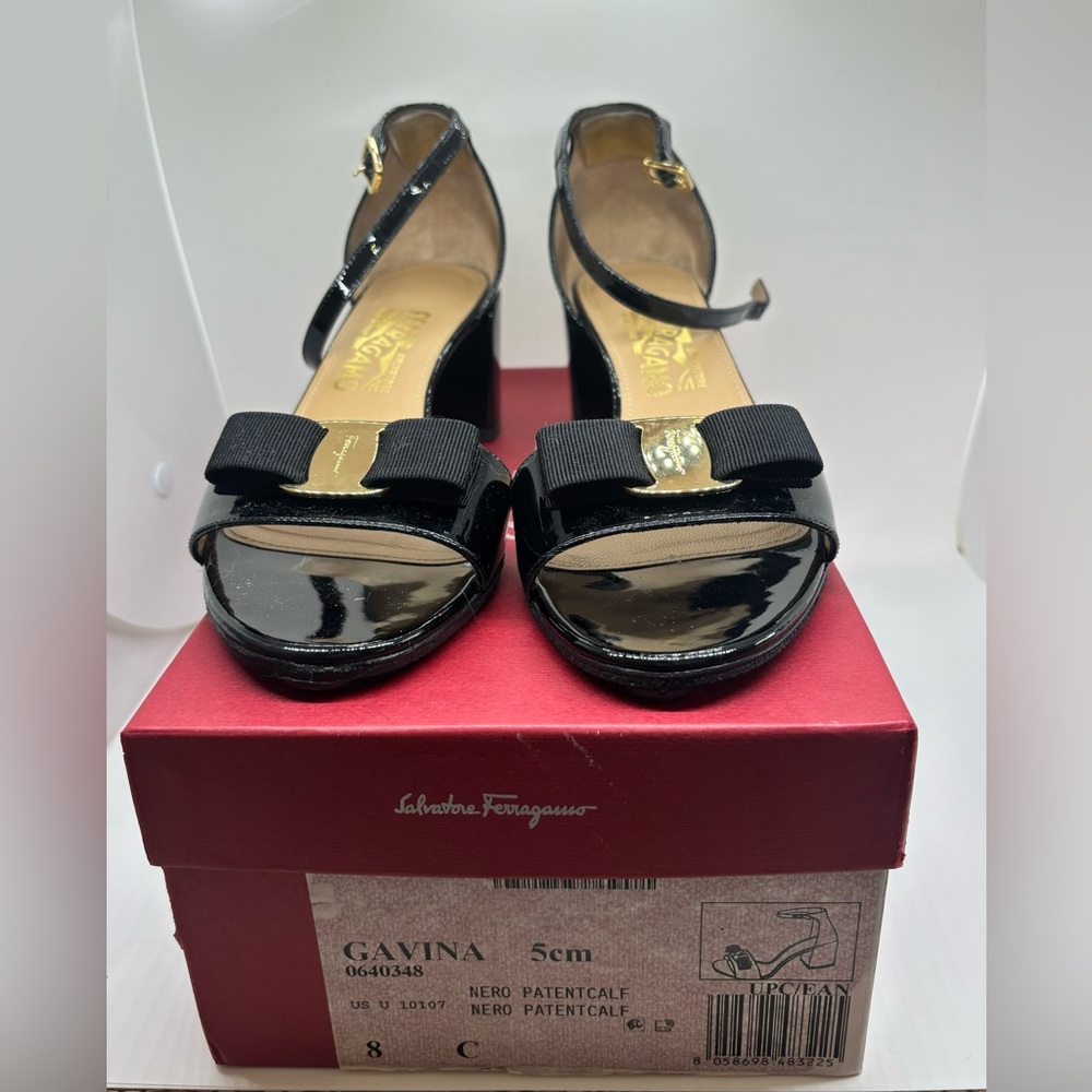 Salvatore Ferragamo Gavina black patent shoe Size 8